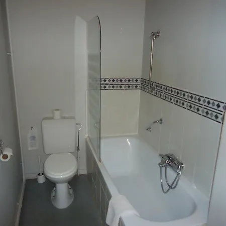 Отель Erasmus 2*