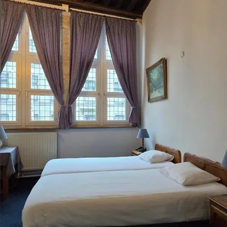 Erasmus Hotel 2*
